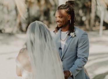 Vest Chú Rể Có Nên Cùng Màu Với Sơ Rê Cô Dâu Hay Không ?