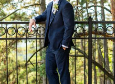 Vest Cưới & Vest Công Sở: Phong Cách Lịch Lãm Cho Chàng Trai Hiện Đại