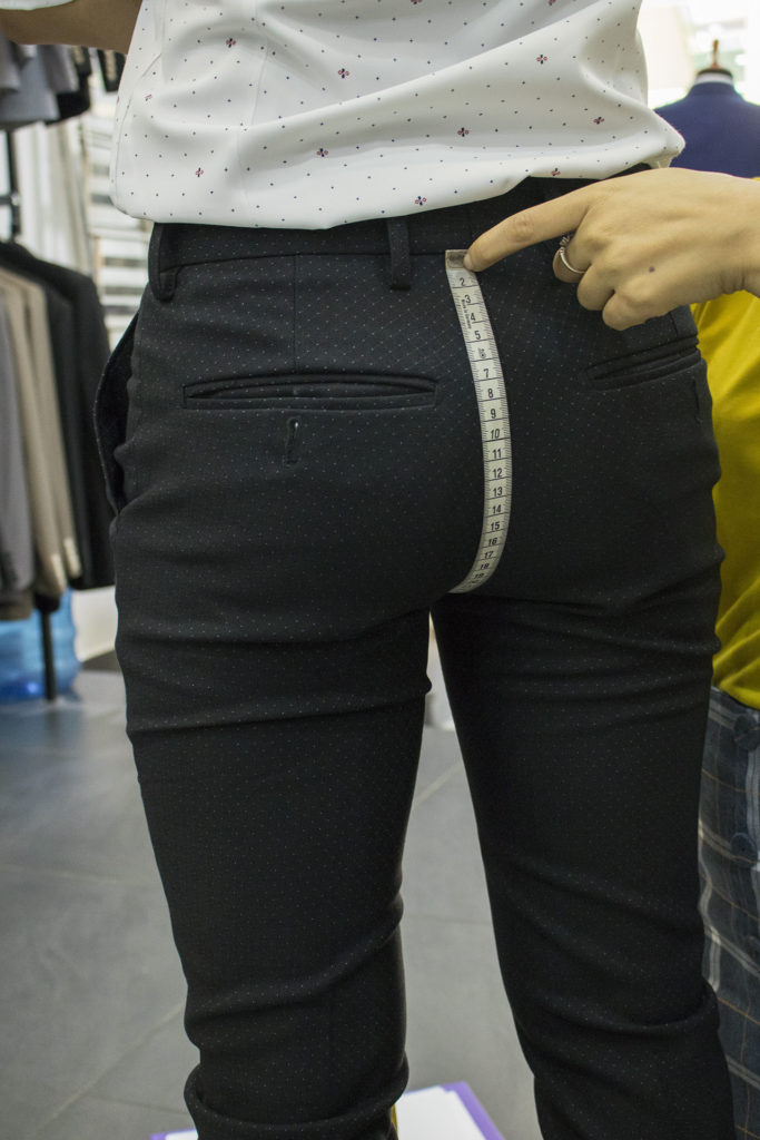 Đo chiều dài đáy quần vest nam