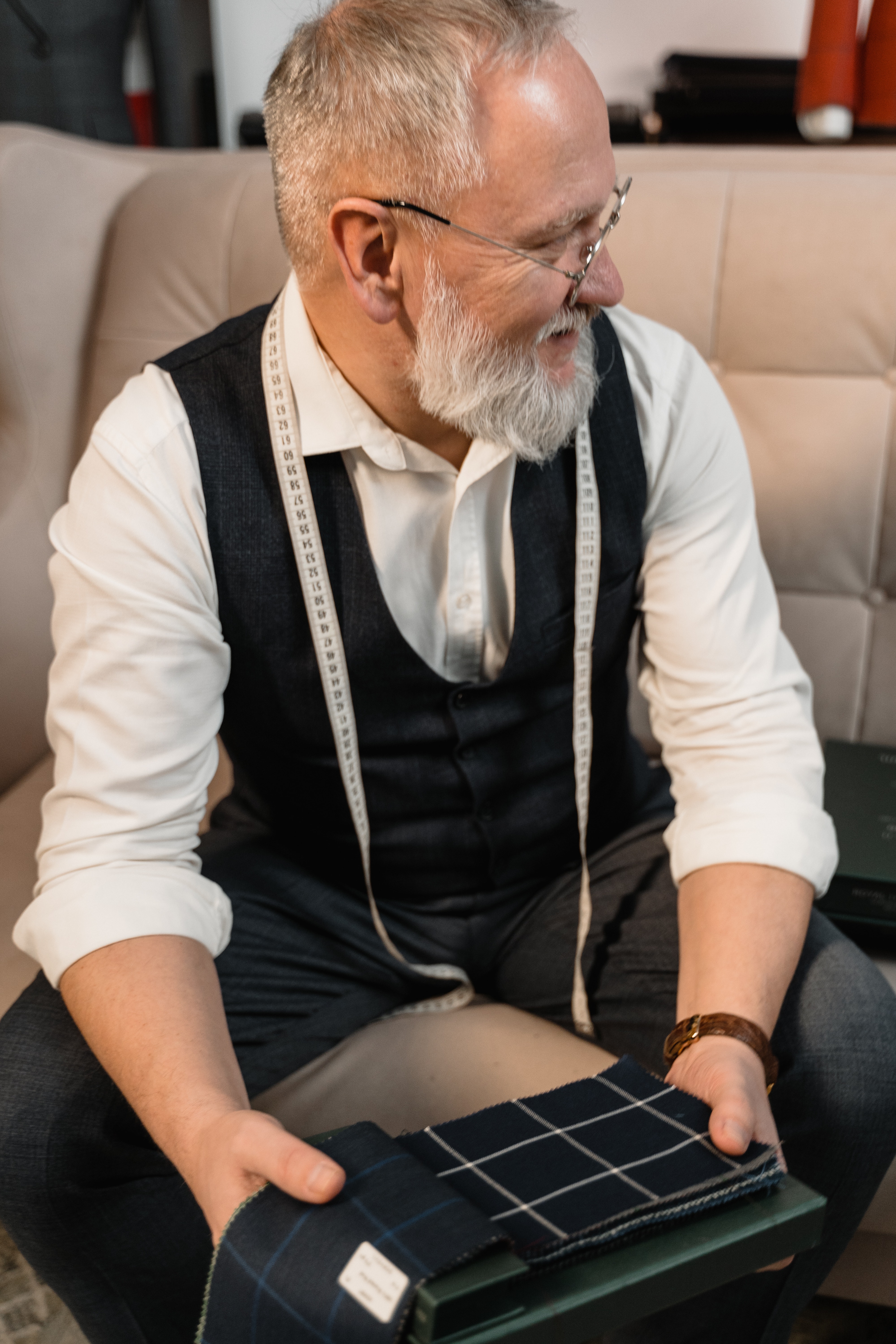 May chũi bộ phận áo vest nam