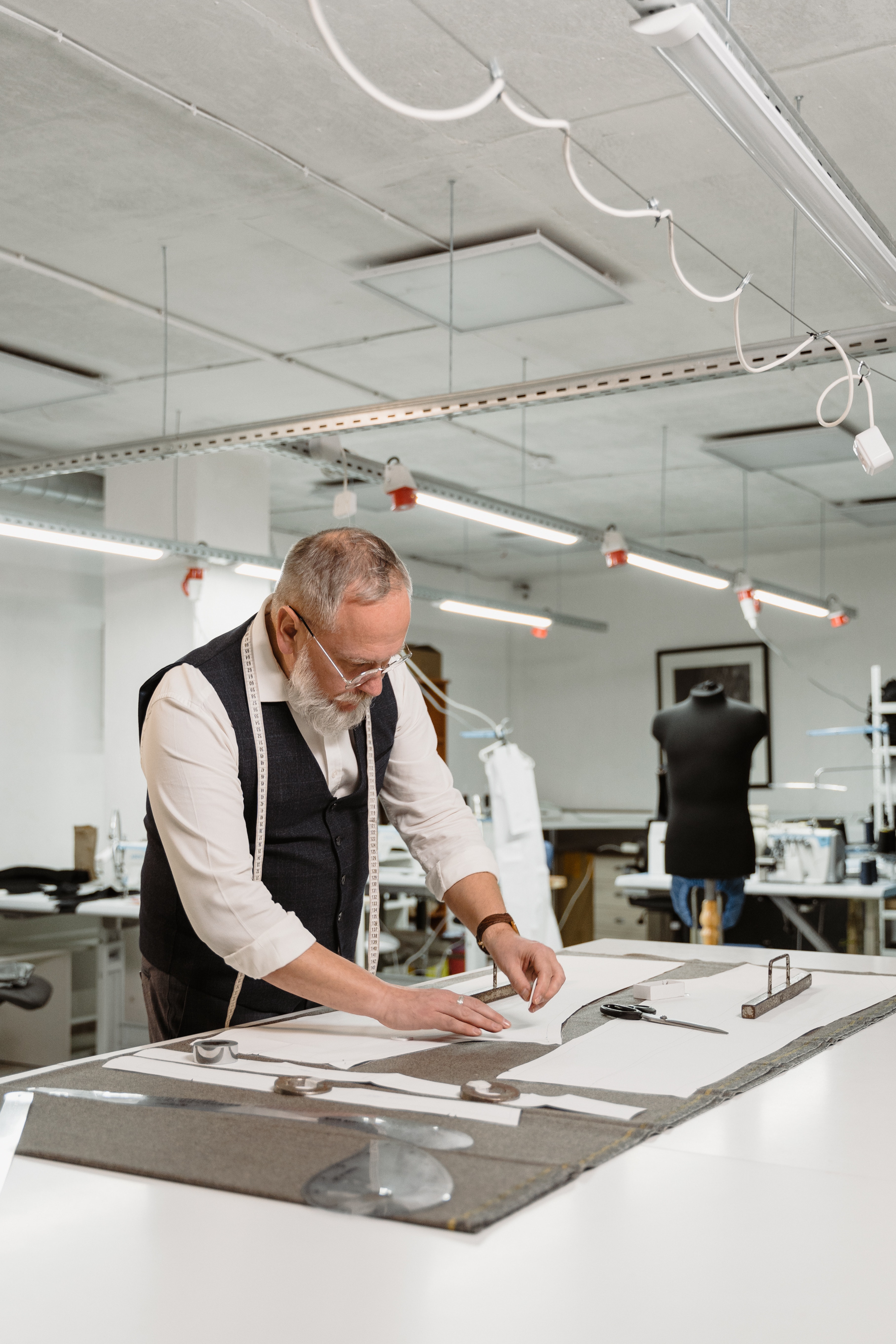 Hoàn thiện chi tiết áo vest nam