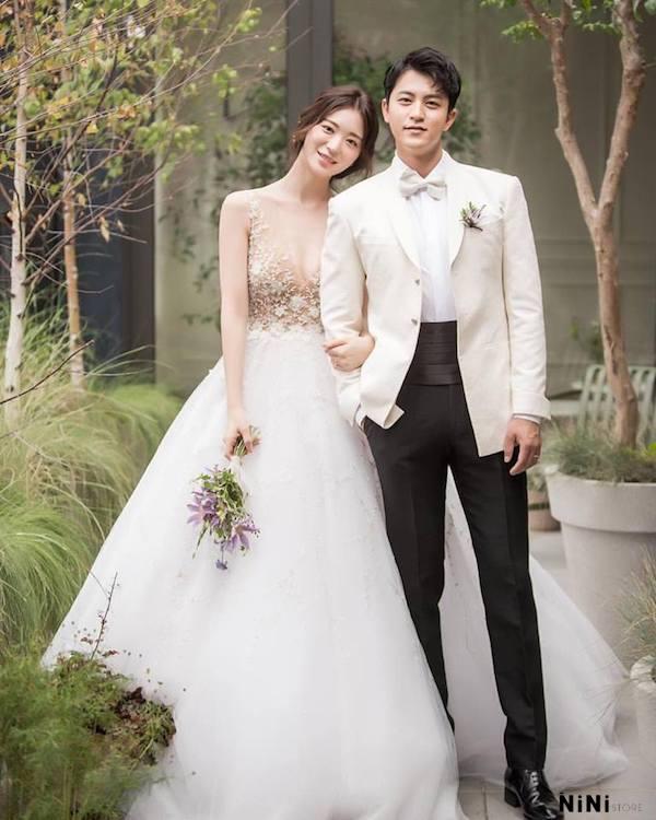 Vest cưới nam Hàn Quốc màu kem thanh lịch và trẻ trung