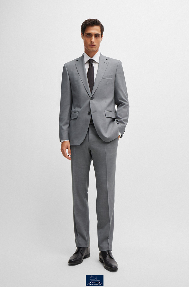 Áo comple slim-fit ôm dáng giúp tôn lên vẻ lịch lãm nam tính