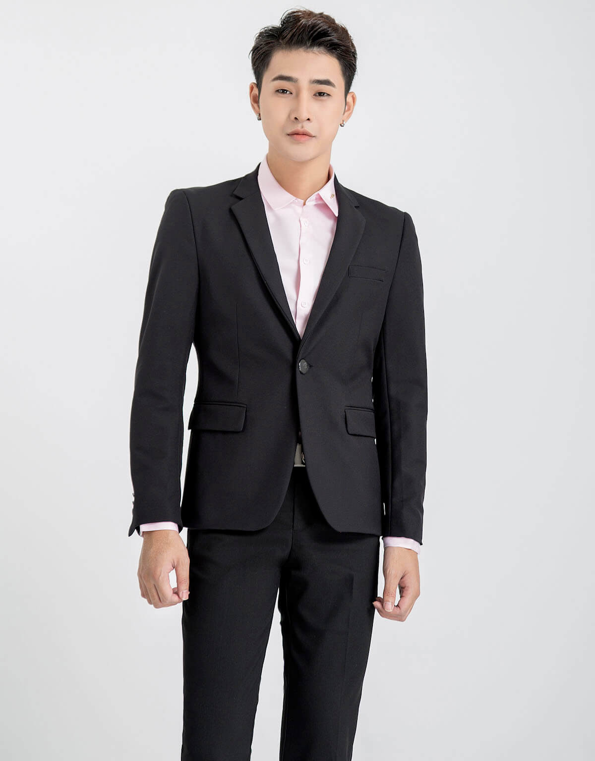Chi tiết cấu trúc suit nam gồm áo blazer, quần tây và áo gile
