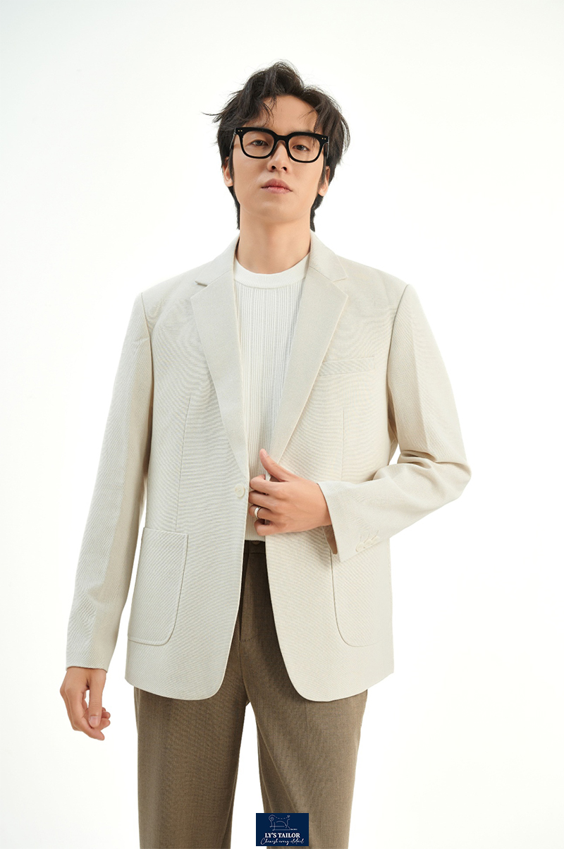 Mẫu áo vest nam linen màu kem nhẹ nhàng cho mùa hè