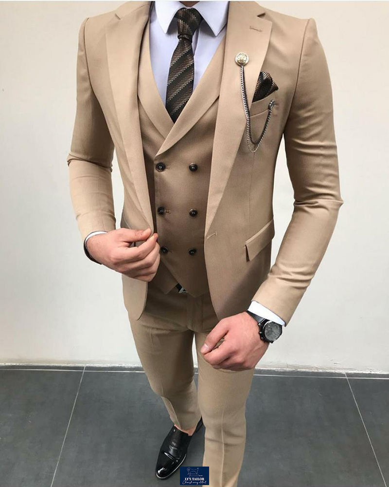 Vest nam kiểu Ý dáng slim-fit, gam màu be hiện đại