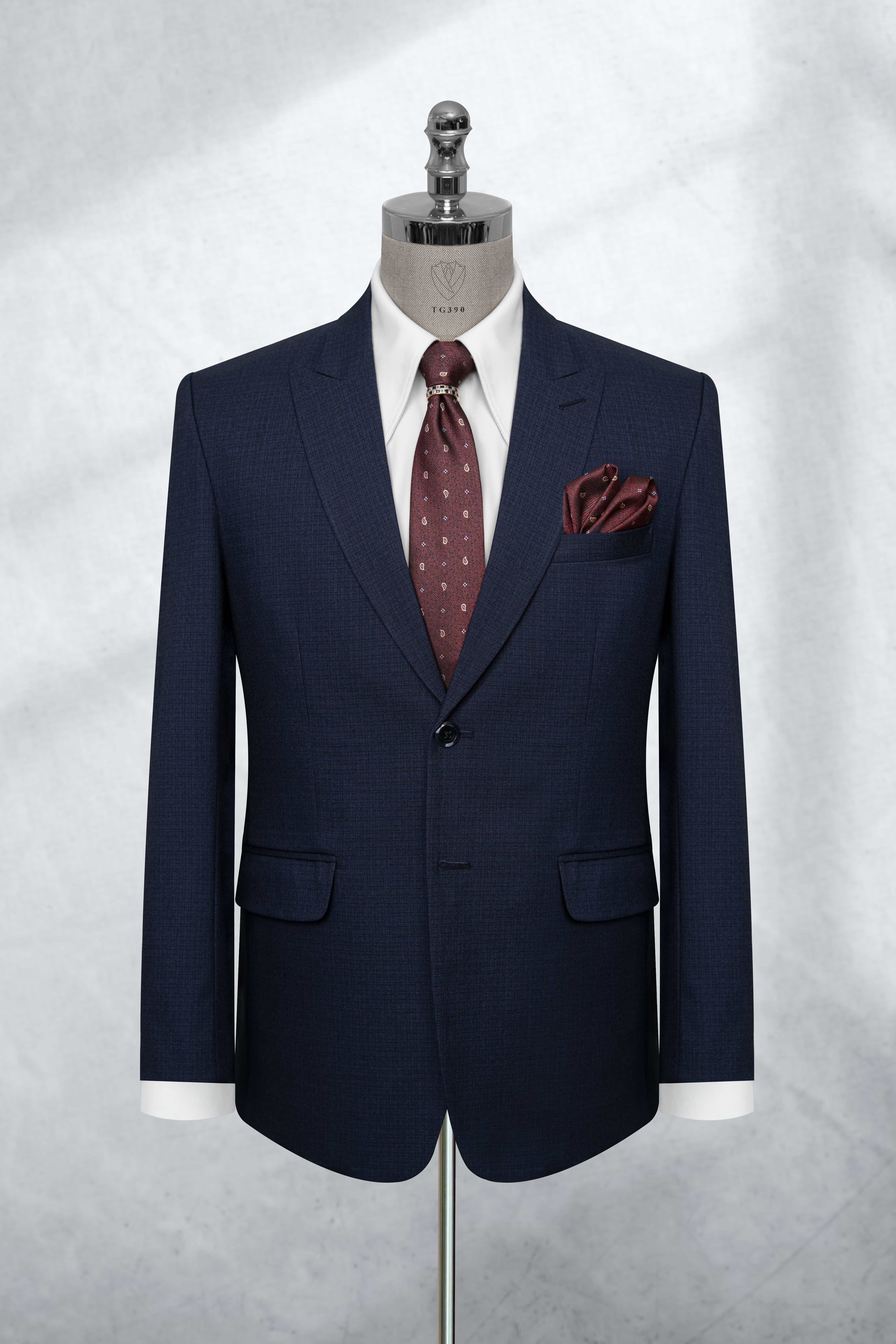 Classic suit màu navy thanh lịch cho quý ông hiện đại