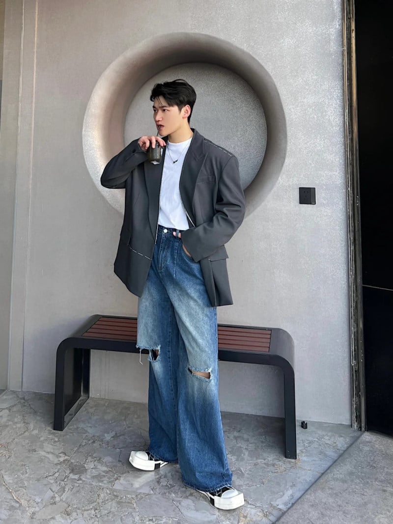 Vest nam oversize phối áo phông trắng và quần tây ống suông phong cách Hàn Quốc