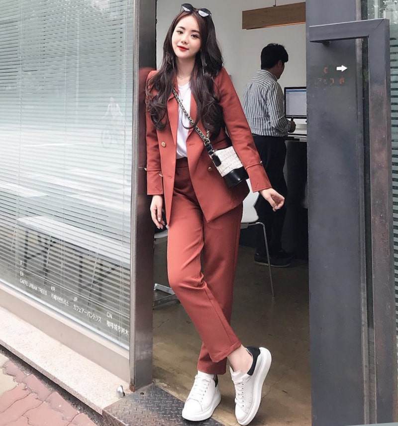 Vest nữ oversize phong cách street style hiện đại