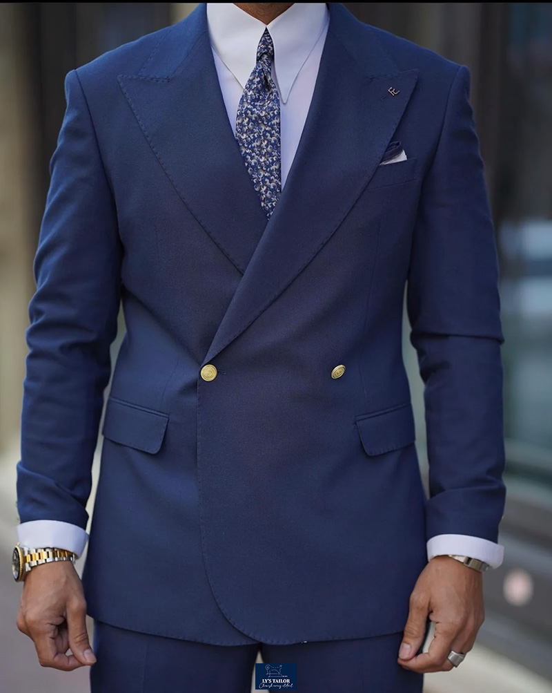 Vest nam Hàn Quốc hai khuy phối cùng sơ mi trắng trong văn phòng