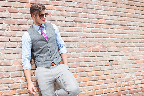 Cách phối áo vest caro với áo gile giúp nam dáng gầy trông cân đối hơn