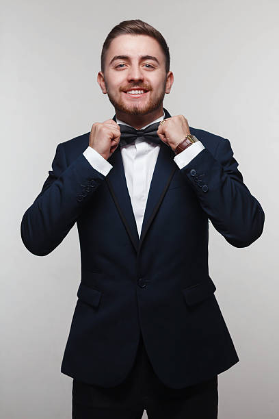 Vest nhung đen phối nơ cổ phong cách dự tiệc nam