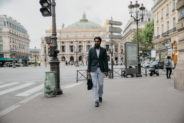 Phong cách vest double-breasted lịch lãm dành cho quý ông hiện đại