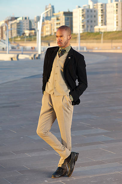 Vest nam đen phối áo cổ lọ xám không cà vạt lịch lãm mùa đông