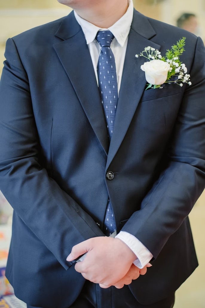 Vest nam Hàn Quốc màu be thanh lịch cho chú rể trẻ